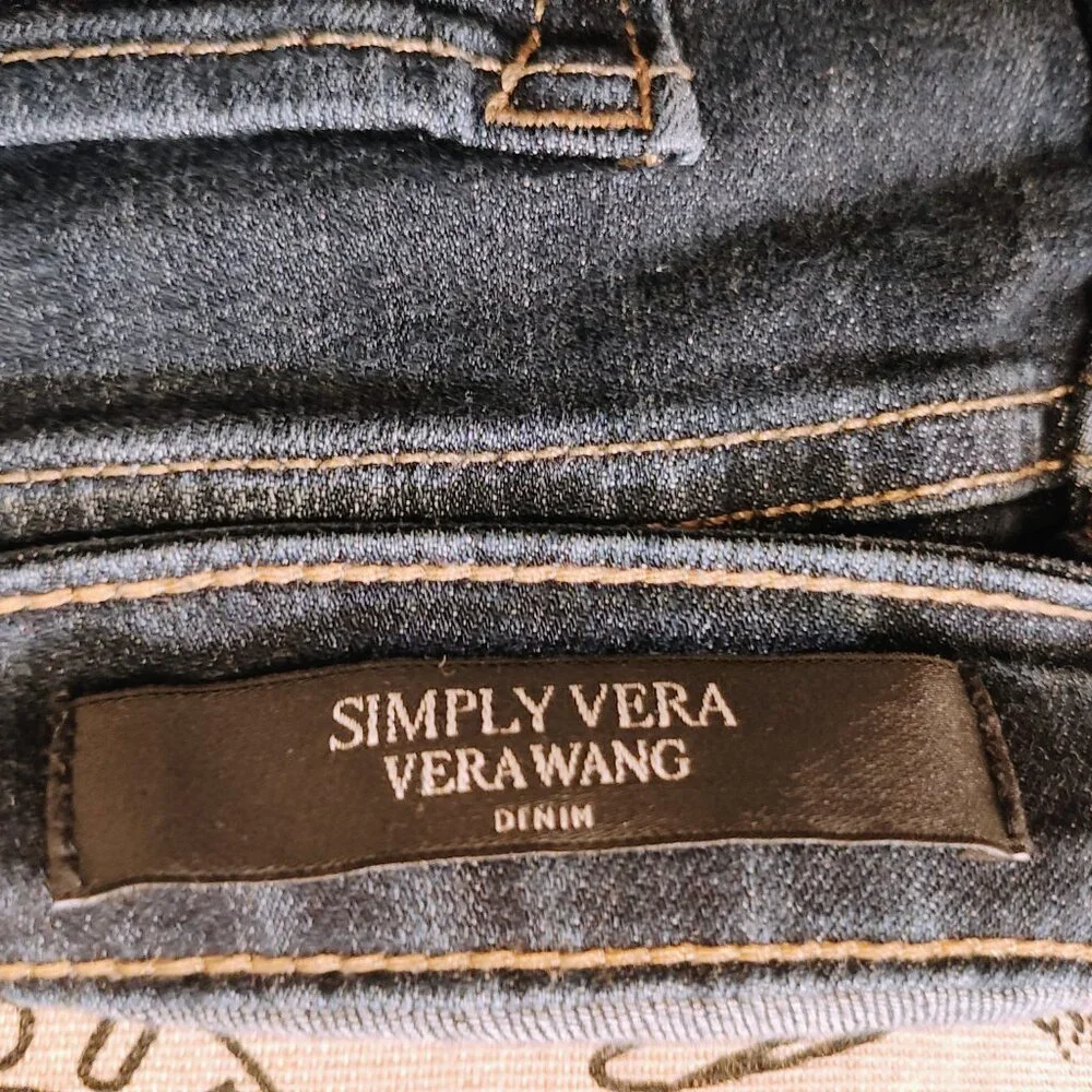 Simply Vera Vera Wang Mid Rise Denim Shorts, Size 16, Used - Picture 4 of 5